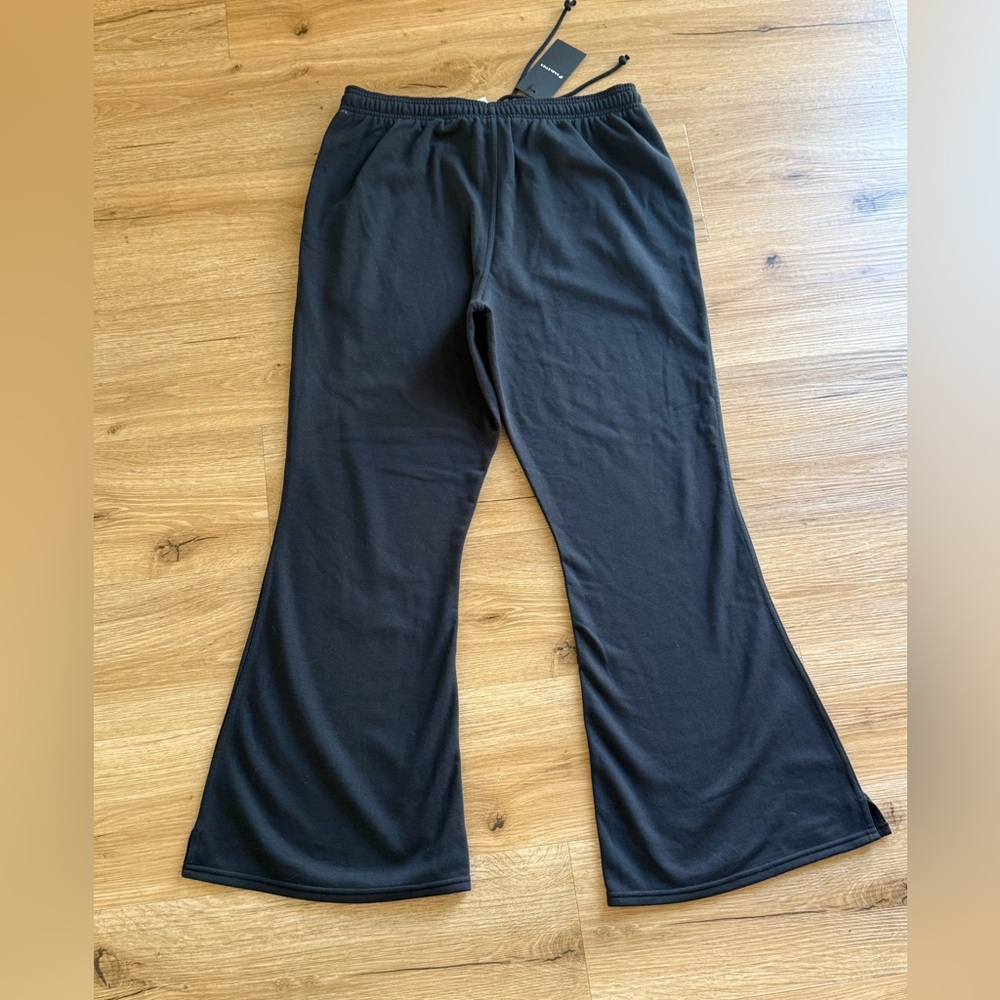 Fabletics Black Year Round Terry Flare pant- Large Short - Picture 5 of 6